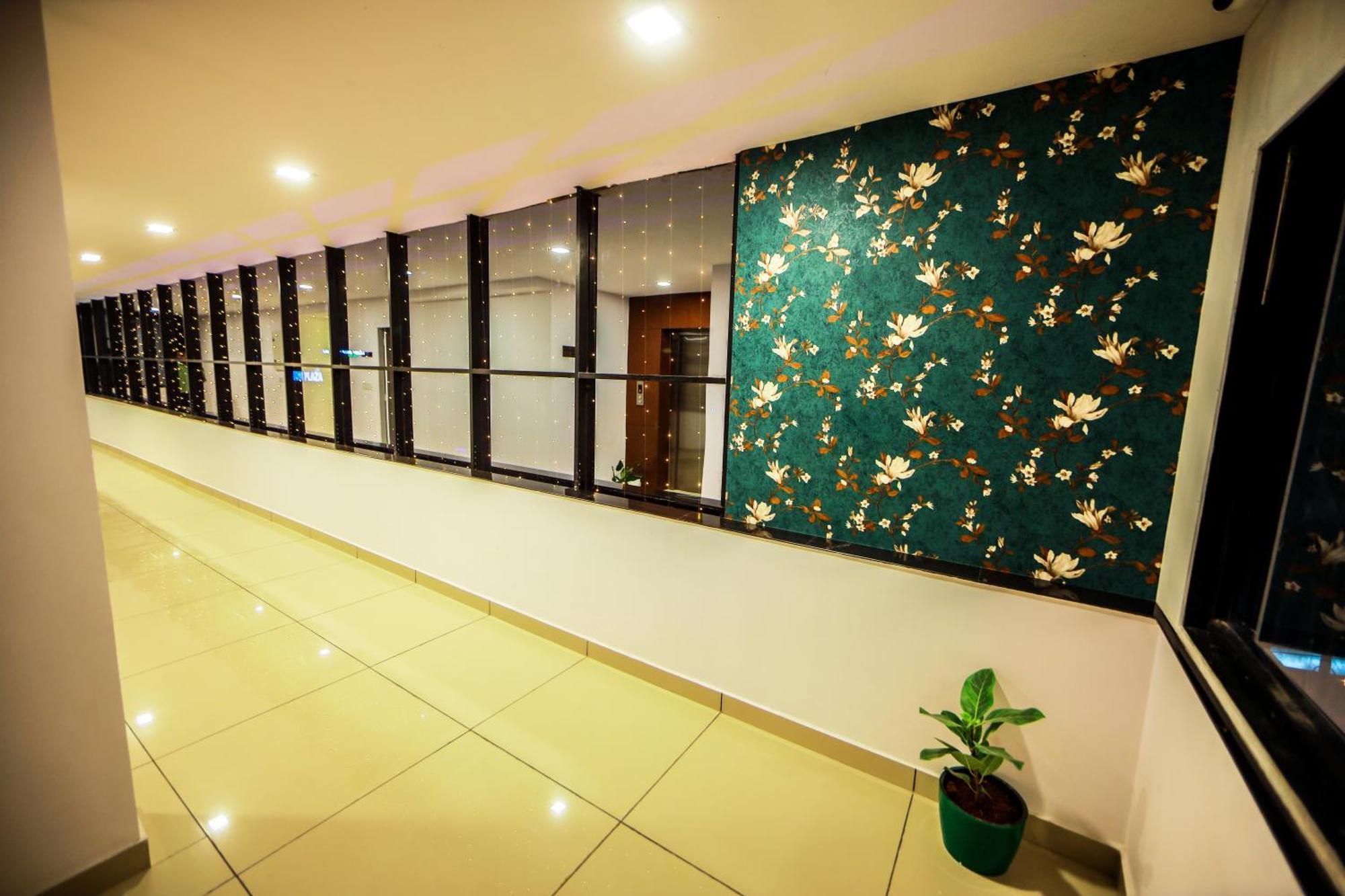 Airport Avenue Plaza Otel Nedumbassery Dış mekan fotoğraf