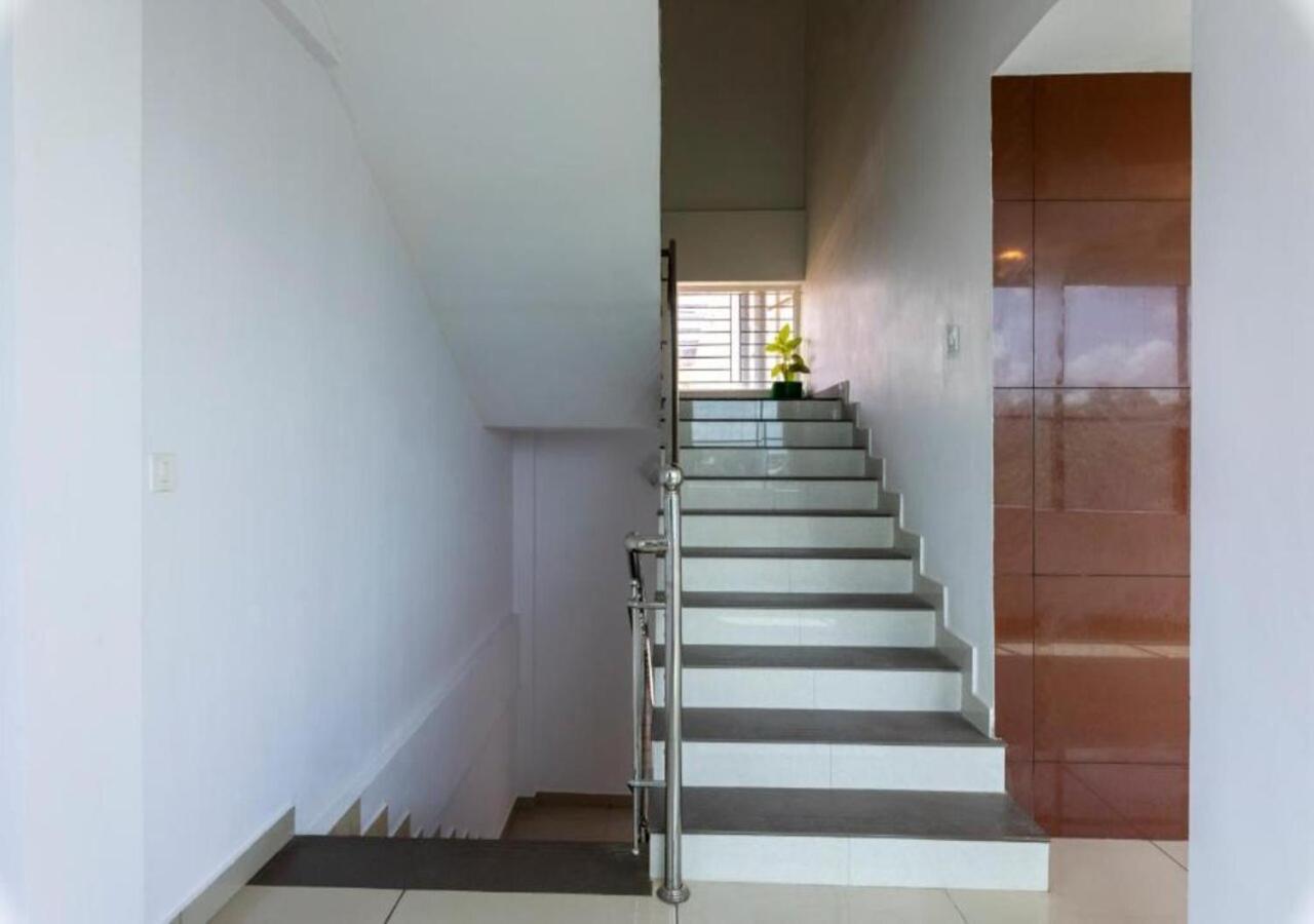 Airport Avenue Plaza Otel Nedumbassery Dış mekan fotoğraf
