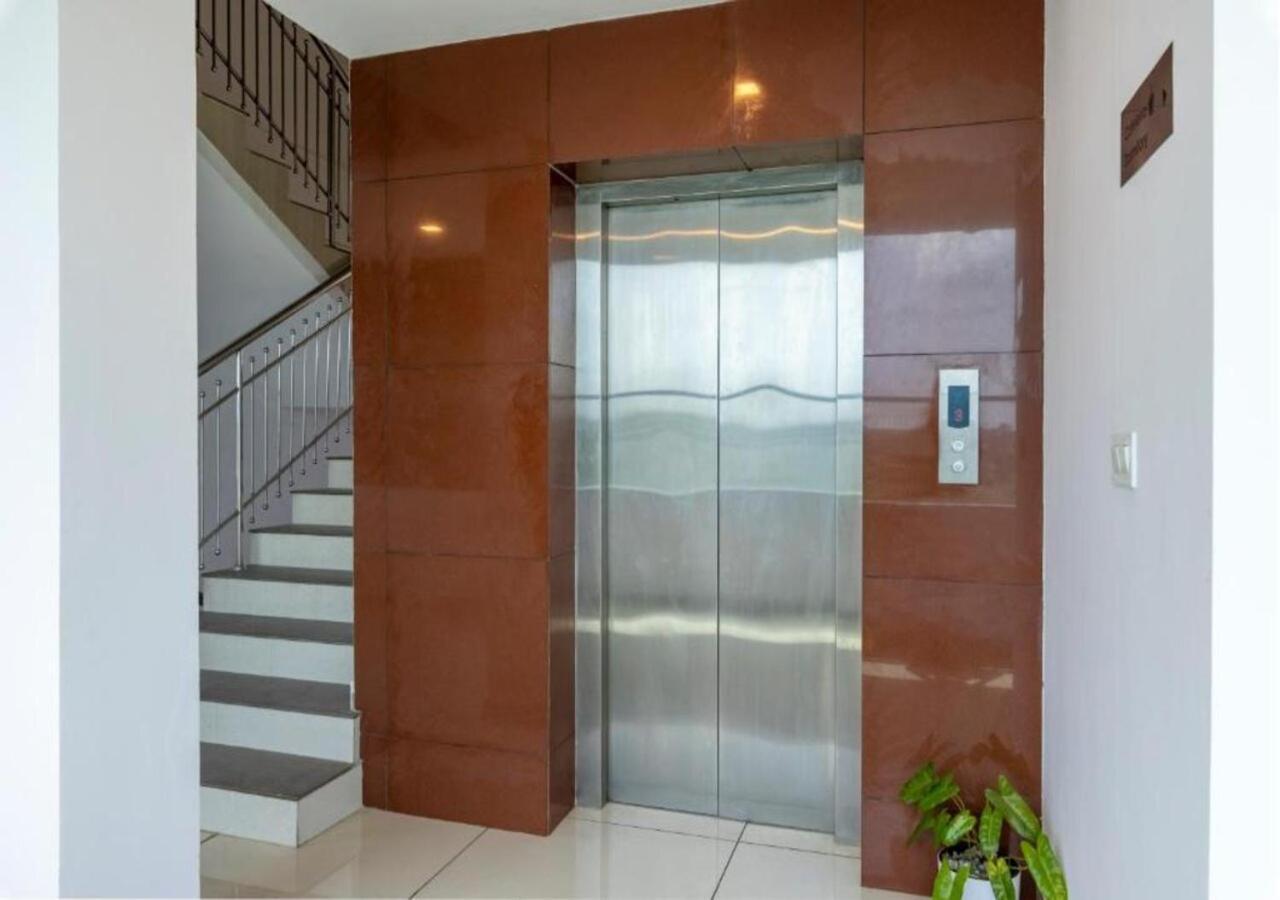 Airport Avenue Plaza Otel Nedumbassery Dış mekan fotoğraf