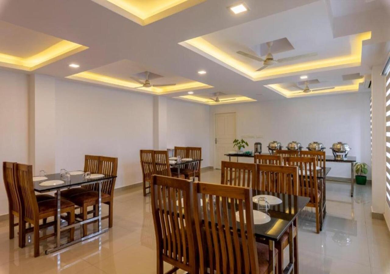 Airport Avenue Plaza Otel Nedumbassery Dış mekan fotoğraf