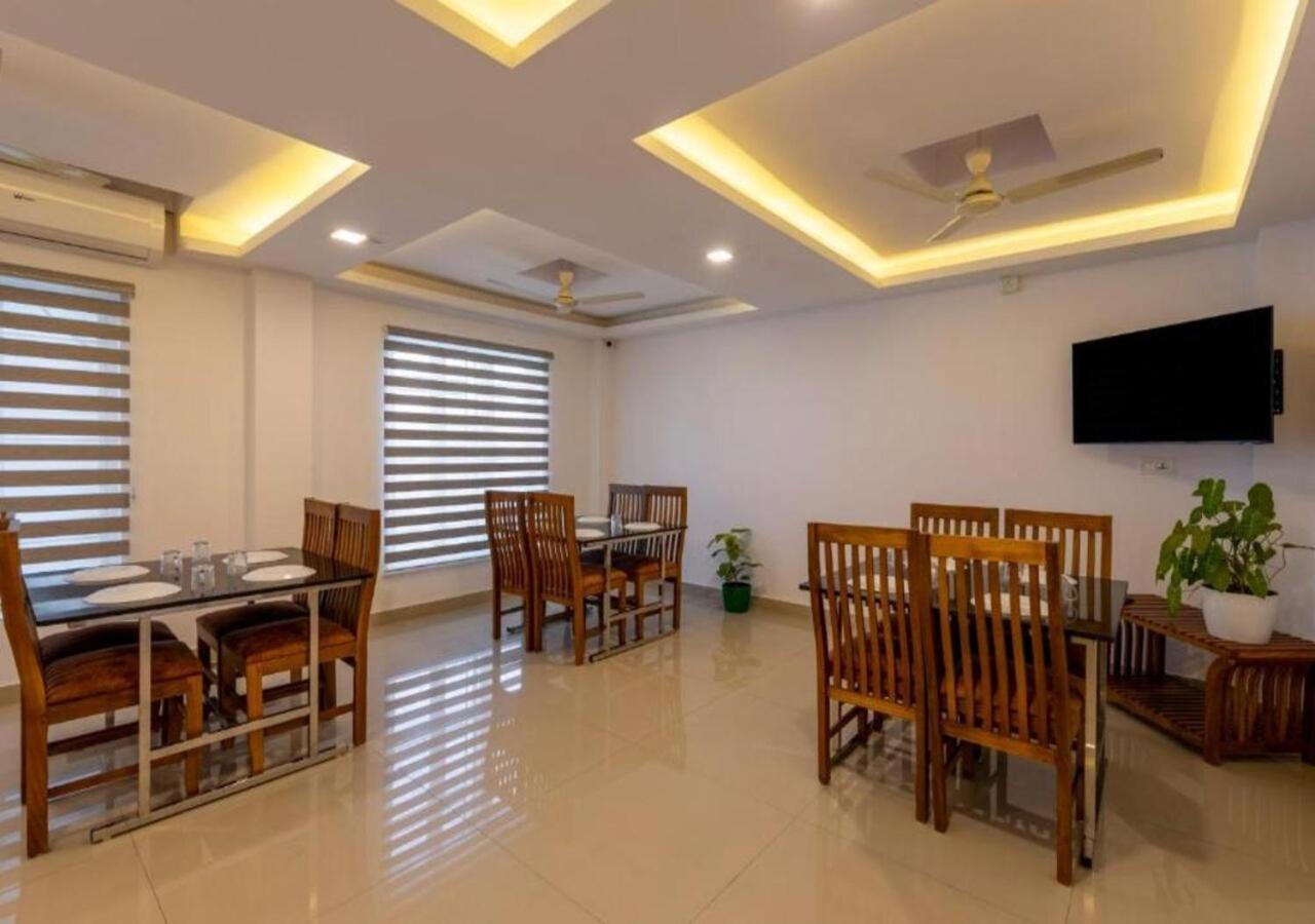 Airport Avenue Plaza Otel Nedumbassery Dış mekan fotoğraf