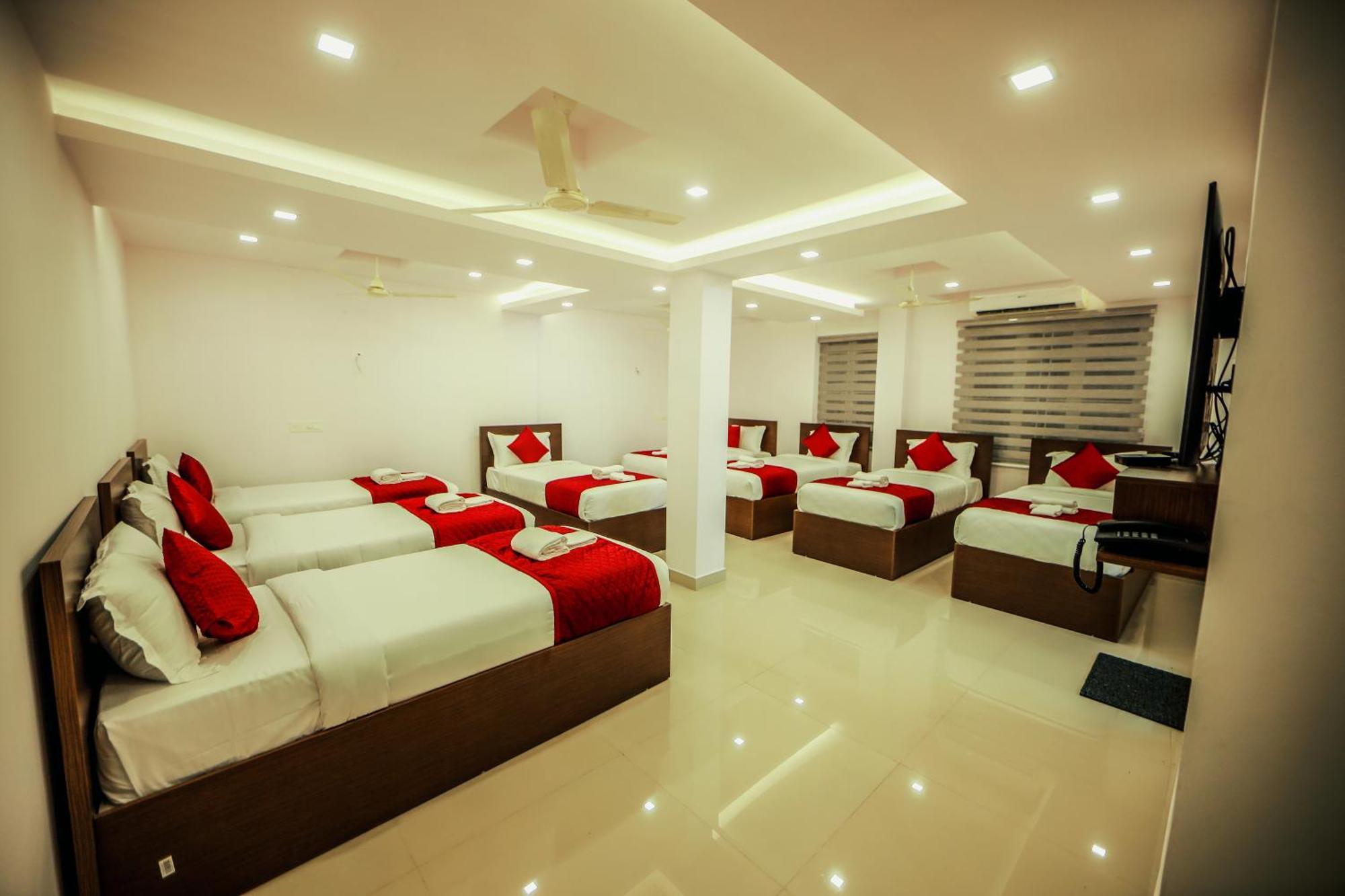 Airport Avenue Plaza Otel Nedumbassery Dış mekan fotoğraf
