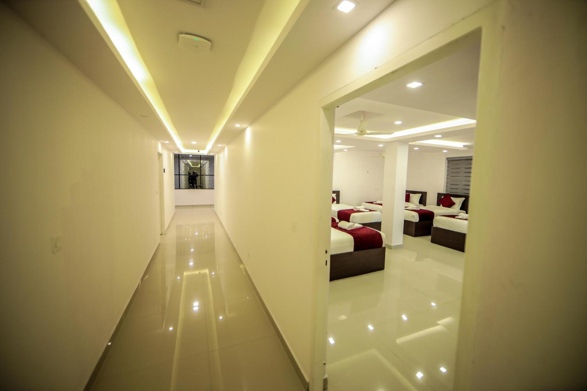 Airport Avenue Plaza Otel Nedumbassery Dış mekan fotoğraf