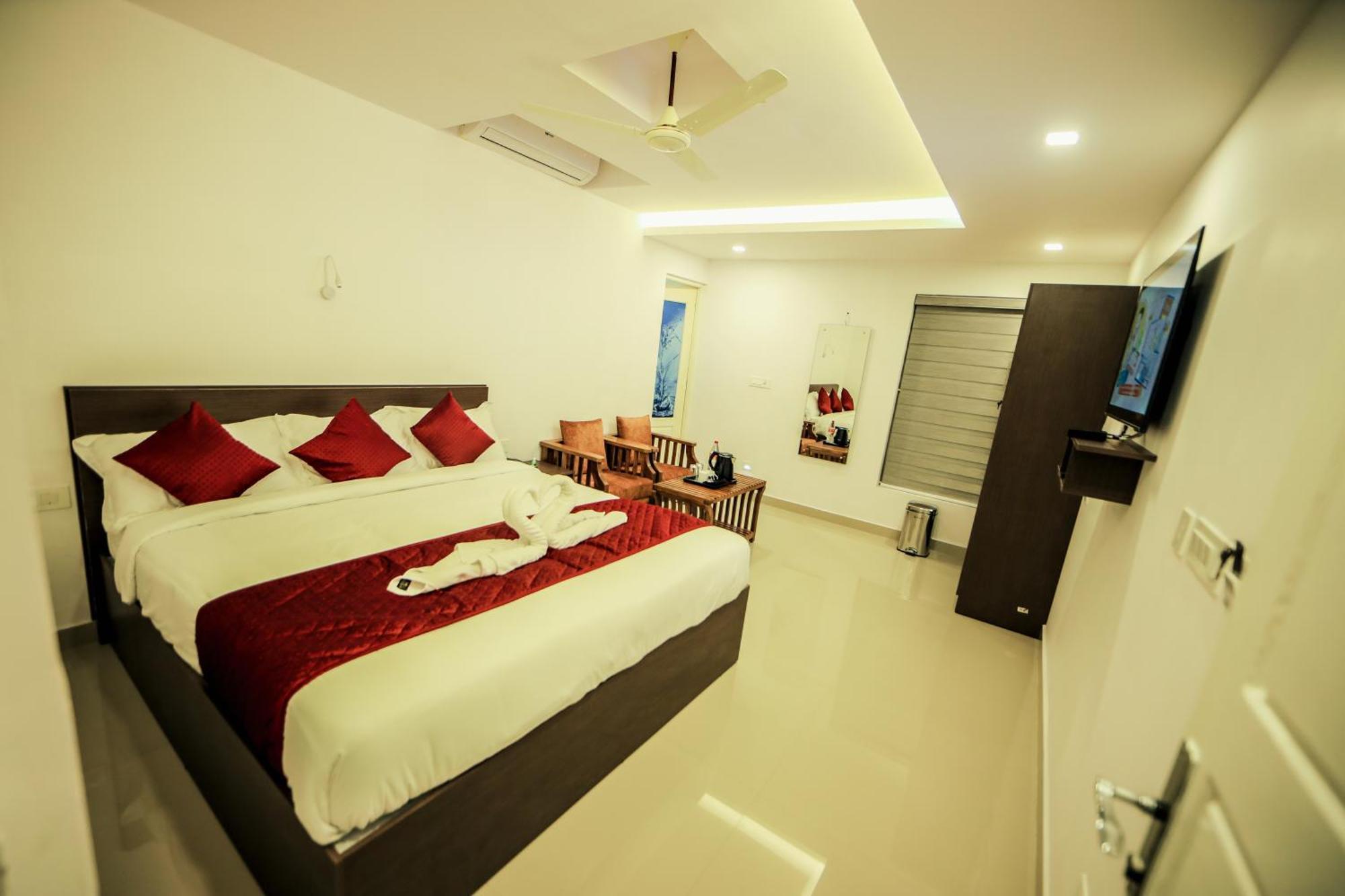 Airport Avenue Plaza Otel Nedumbassery Dış mekan fotoğraf