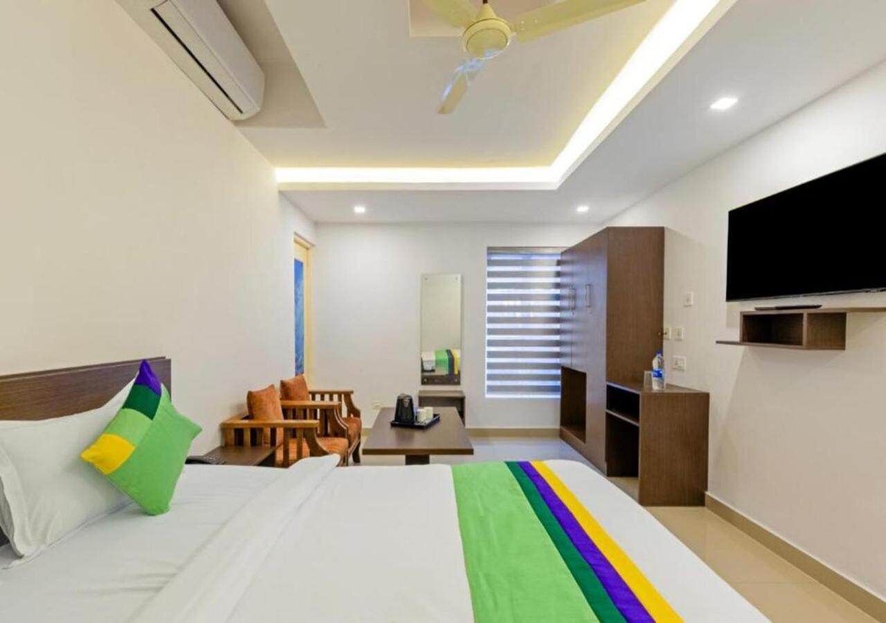Airport Avenue Plaza Otel Nedumbassery Dış mekan fotoğraf