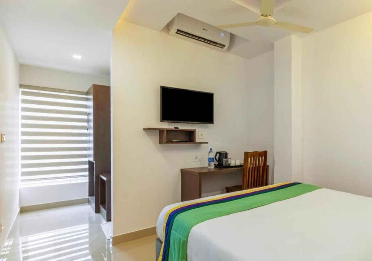 Airport Avenue Plaza Otel Nedumbassery Dış mekan fotoğraf