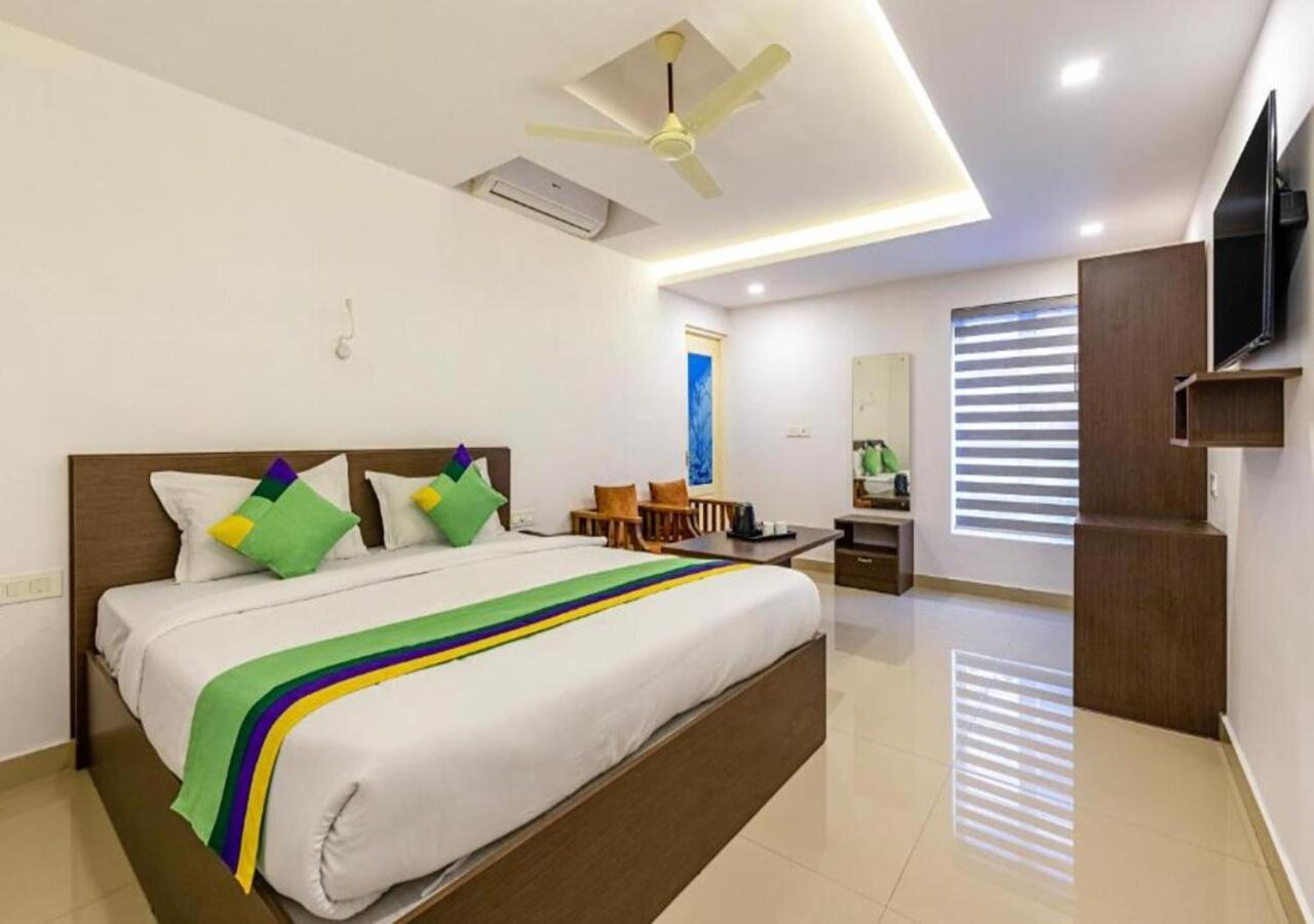 Airport Avenue Plaza Otel Nedumbassery Dış mekan fotoğraf